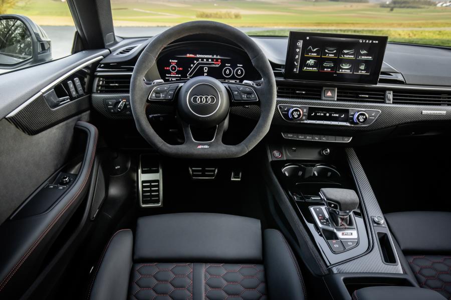 Торпедо Audi RS5 Coupe (B9) 2019 года  (WW) (фото 51 из 54)